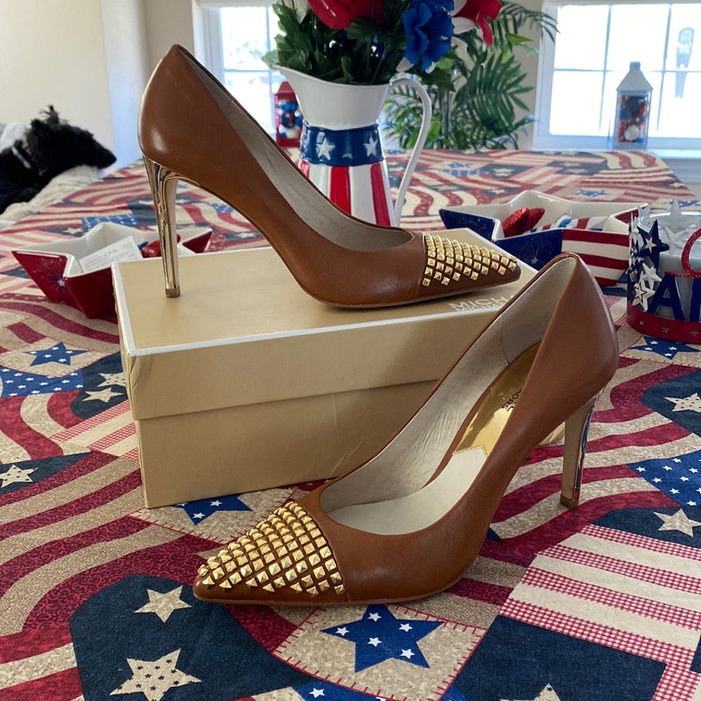 Worn once Michael Kors Aria Pump, luggage color with gold accents, size 8.